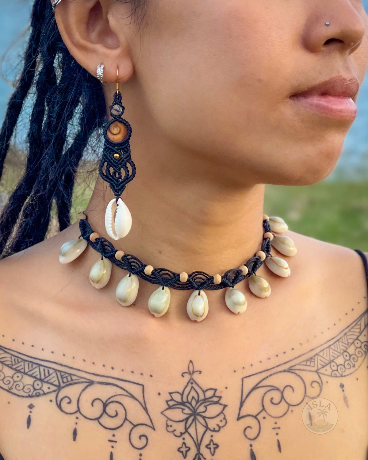THE COWRIE SET