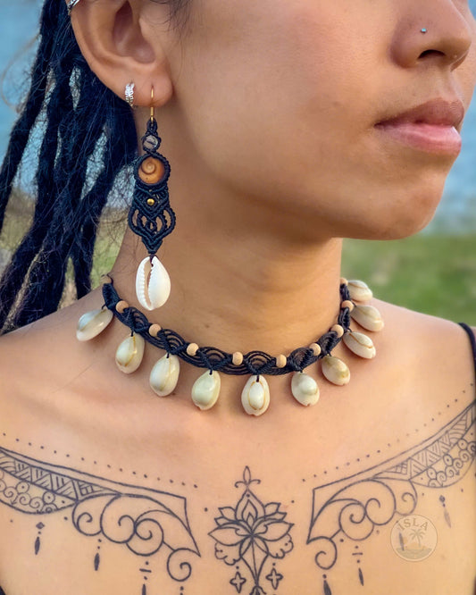 THE COWRIE SET
